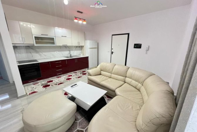 Tirane, jepet me qera apartament 1+1 Kati 4, 70 m² 650 € (Rruga Hysni Gerballi)