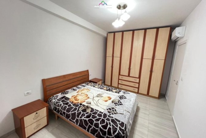 Tirane, jepet me qera apartament 1+1 Kati 4, 70 m² 650 € (Rruga Hysni Gerballi)