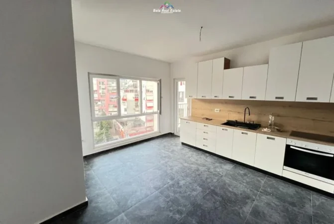 Tirane, jepet me qera zyre Kati 4, 885 € (Rruga Hysni Gerbolli)