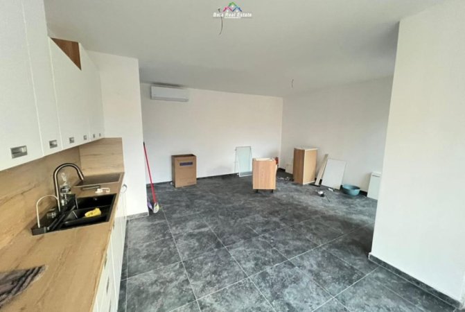 Tirane, jepet me qera zyre Kati 4, 800 € (Rruga Hysni Gerbolli)