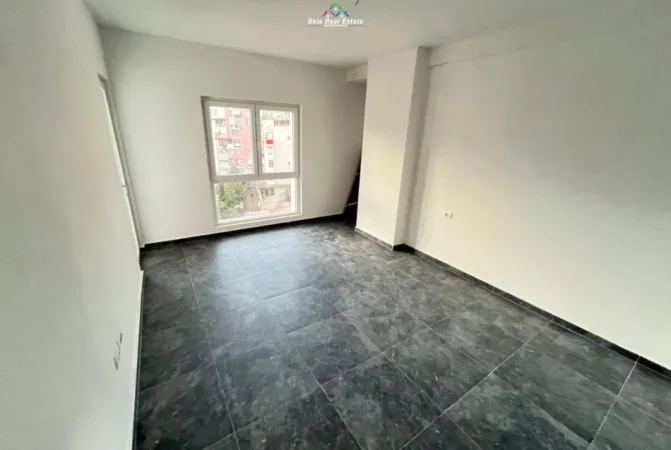 Tirane, jepet me qera zyre Kati 4, 885 € (Rruga Hysni Gerbolli)