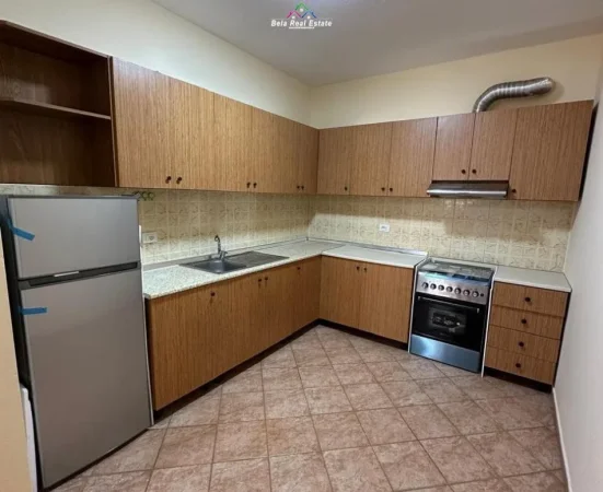 Shqiperi, jepet me qera zyre Kati 4, 118 m² 650 € (Rruga Medar Shtylla)