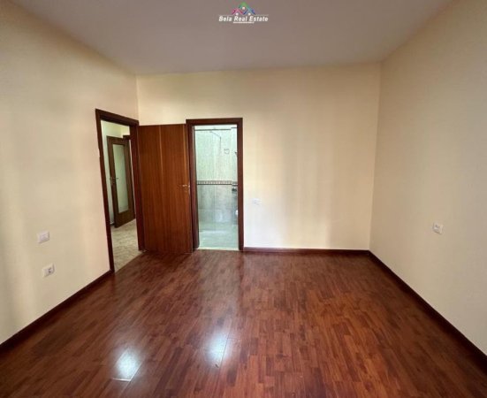 Shqiperi, jepet me qera zyre Kati 4, 118 m² 750 € (Rruga Medar Shtylla)