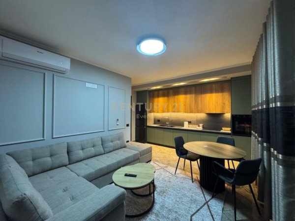 Tirane, jepet me qera apartament 2+1 Kati 7, 90 m² 600 € (Fresku)