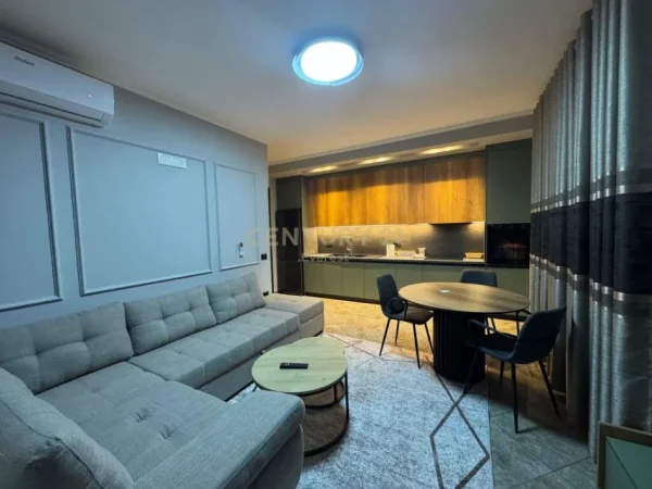 Tirane, jepet me qera apartament 2+1 Kati 7, 90 m² 600 € (Fresku)
