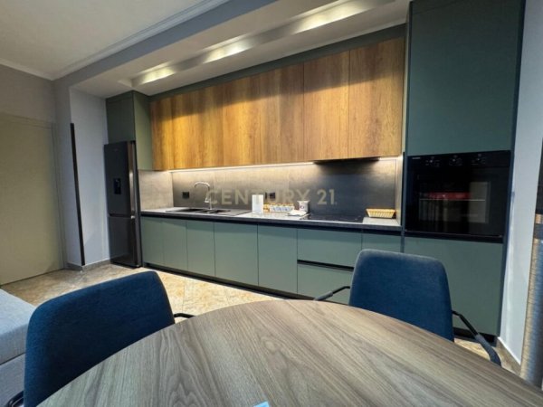 Tirane, jepet me qera apartament 2+1 Kati 7, 90 m² 600 € (Fresku)