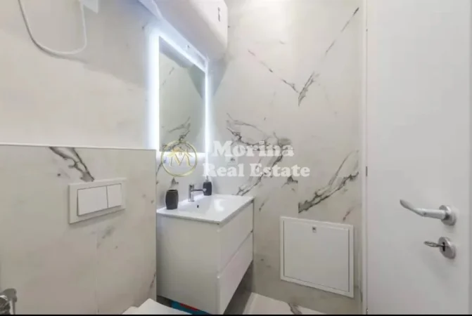 Tirane, jepet me qera apartament 1+1 Kati 2, 64 m² 700 € (Rruga Myslym Shyri)