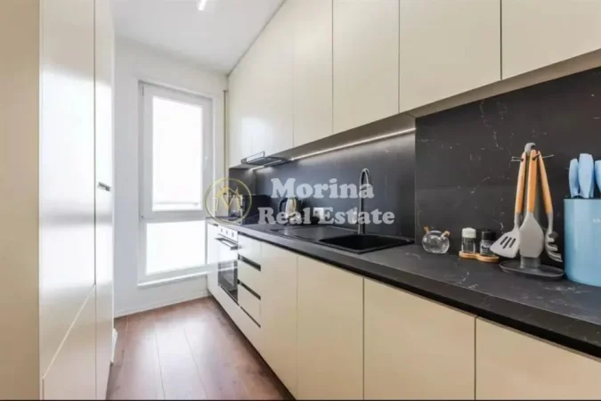 Tirane, jepet me qera apartament 1+1 Kati 2, 64 m² 700 € (Rruga Myslym Shyri)