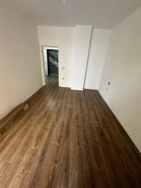 Tirane, jepet me qera apartament 1+1+Ballkon Kati 6, 75 m² 450 € (Perballe Santanna Loung)
