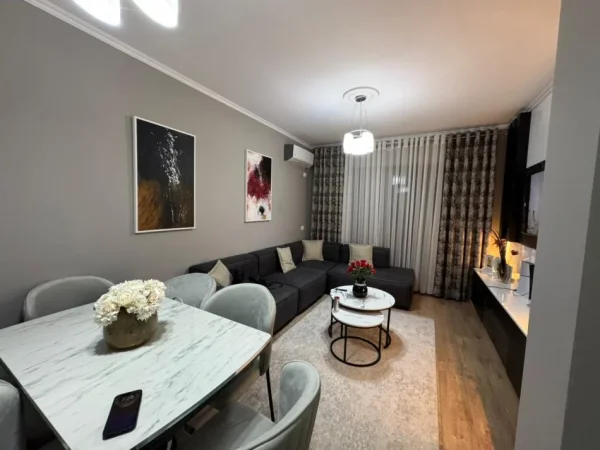 Tirane, jepet me qera apartament 1+1+Ballkon Kati 6, 64 m² 500 € (Kompleksi Molla)