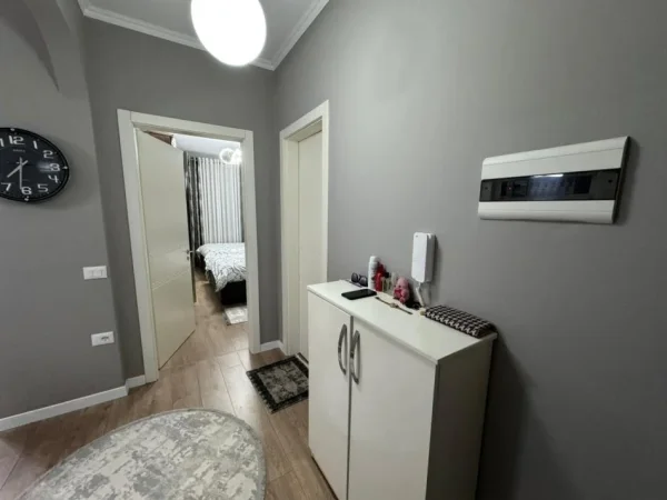 Tirane, jepet me qera apartament 1+1+Ballkon Kati 6, 64 m² 500 € (Kompleksi Molla)