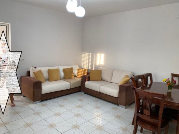 Tirane, jepet me qera Vile 2+1+Ballkon Kati 1, 128 m² 400 € (ne Kombinat Tirane.)