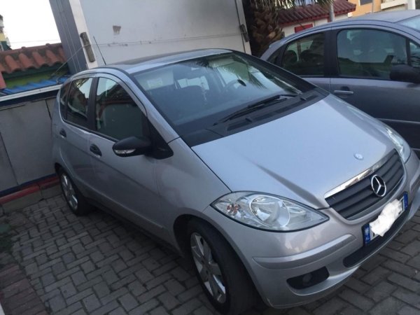 Elbasan, shes makine Mercedes Benz Nafte, gri metalizato manuale Kondicioner 200 km 2.499 €