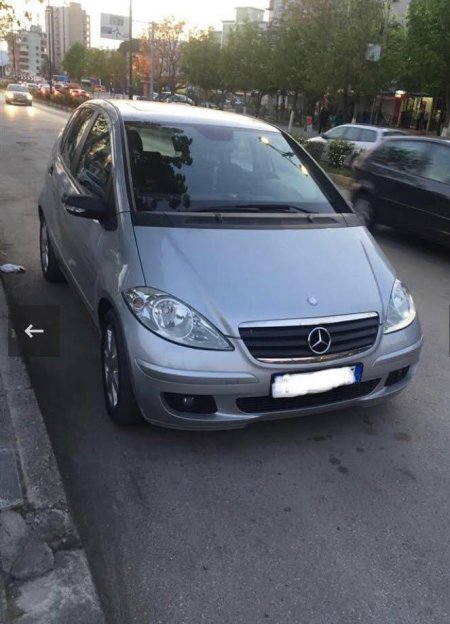 Elbasan, shes makine Mercedes Benz Nafte, gri metalizato manuale Kondicioner 200 km 2.499 €