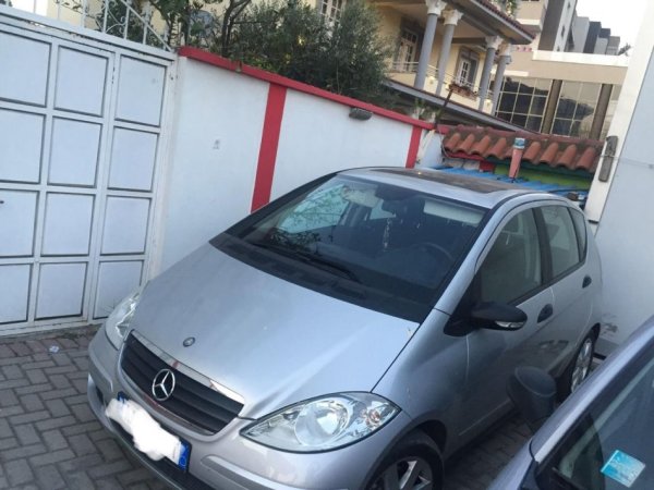 Elbasan, shes makine Mercedes Benz Nafte, gri metalizato manuale Kondicioner 200 km 2.499 €