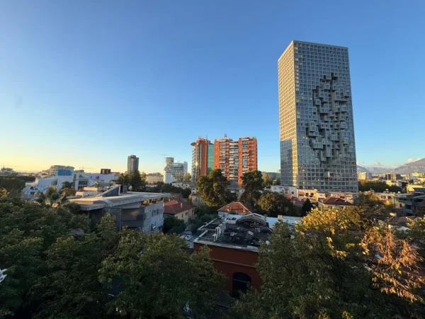 Tirane, jepet me qera apartament 2+1+2+Ballkon me Post Parkimi -1, 100 m² 1.500 € (Rruga e Salës)