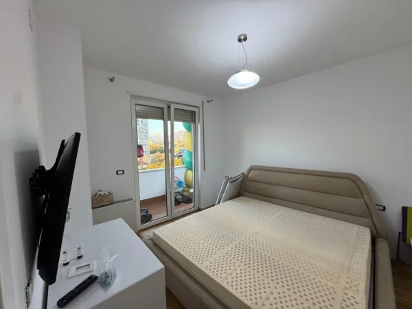 Tirane, jepet me qera apartament 2+1+2+Ballkon me Post Parkimi -1, 100 m² 1.500 € (Rruga e Salës)