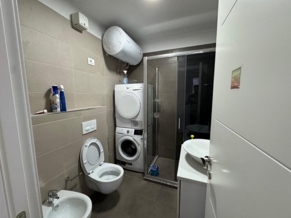 Tirane, jepet me qera apartament 2+1+2+Ballkon me Post Parkimi -1, 100 m² 1.500 € (Rruga e Salës)