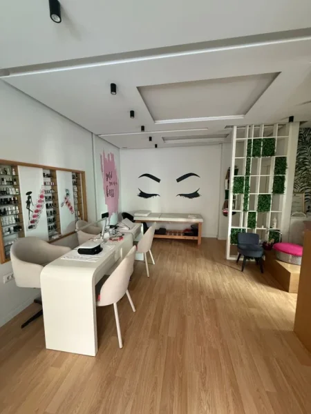 Tirane, Shitet Biznes Estetike Kati 0, (Rruga Tish Daija)