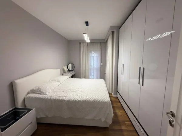 Tirane, shes apartament 1+1 Kati 2, 66 m² 230.000 € (Liqeni Tirane)