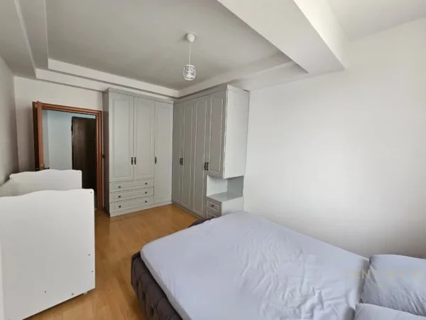 Tirane, jepet me qera apartament 2+1 Kati 2, 80 m² 600 € (Kopshti botanik)