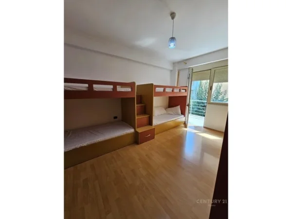 Tirane, jepet me qera apartament 2+1 Kati 2, 80 m² 600 € (Kopshti botanik)