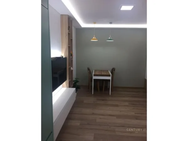 Tirane, shes apartament 1+1 Kati 4, 60 m² (Komuna e Parisit)