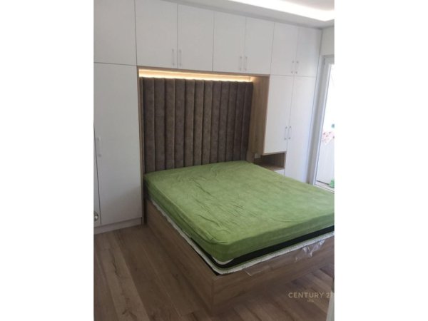 Tirane, shes apartament 1+1 Kati 4, 60 m² (Komuna e Parisit)