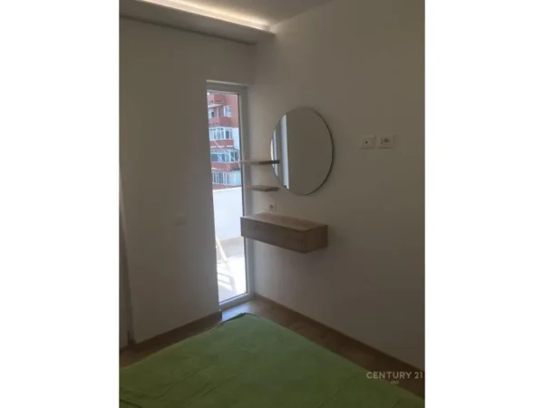 Tirane, shes apartament 1+1 Kati 4, 60 m² (Komuna e Parisit)
