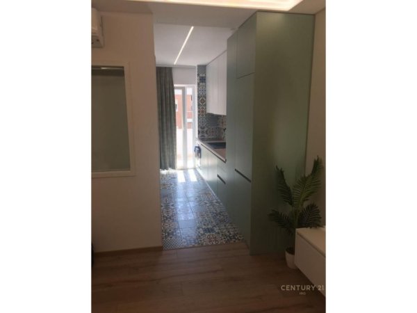 Tirane, shes apartament 1+1 Kati 4, 60 m² (Komuna e Parisit)