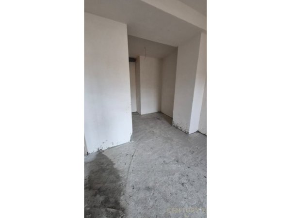 Tirane, shes 1+1 Kati 4, 82 m² 260.000 € (Rezidenca Scanderbeg)