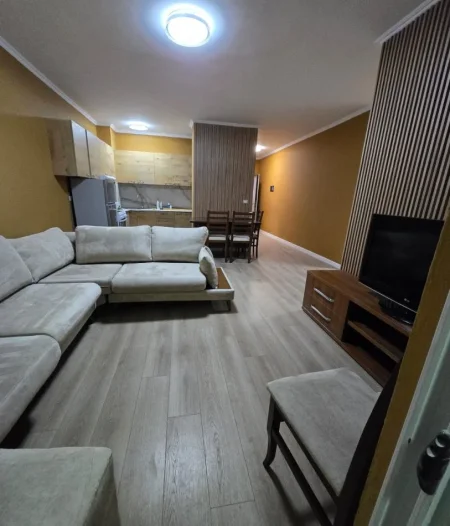 Tirane, jepet me qera apartament 2+1+Ballkon , 85 m² 750 €