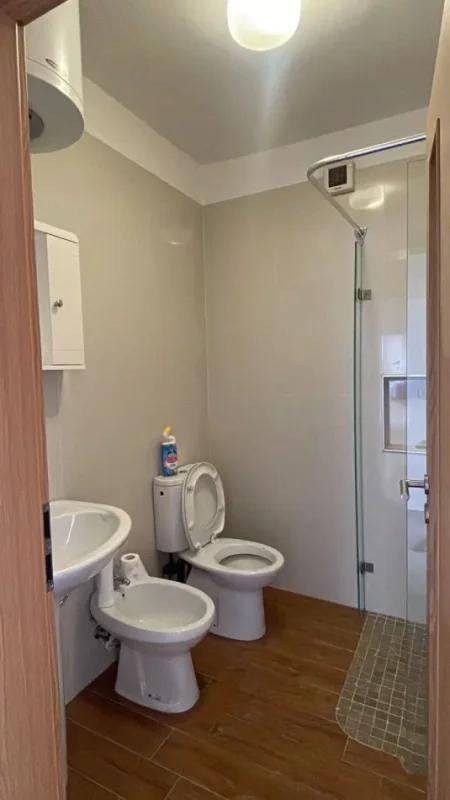 Tirane, jepet me qera apartament 2+1+Ballkon , 85 m² 750 €