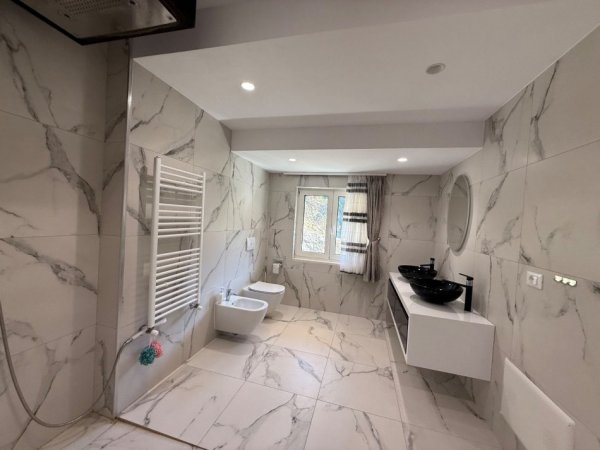 Tirane, shitet Vile , (Linzë)