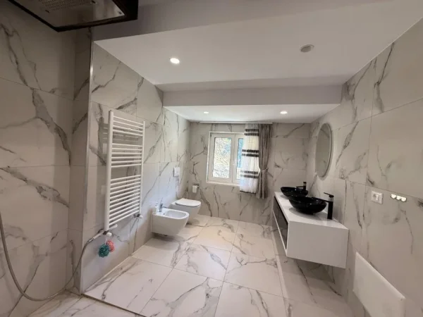 Tirane, shitet Vile , (Linzë)