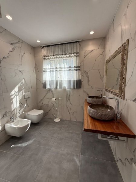 Tirane, shitet Vile , (Linzë)