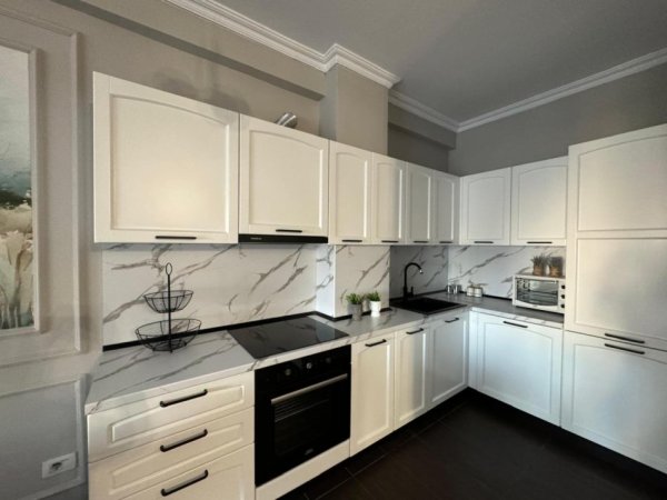 Tirane, jepet me qera apartament 2+1+Aneks+Ballkon , 90 m² 1.000 € 