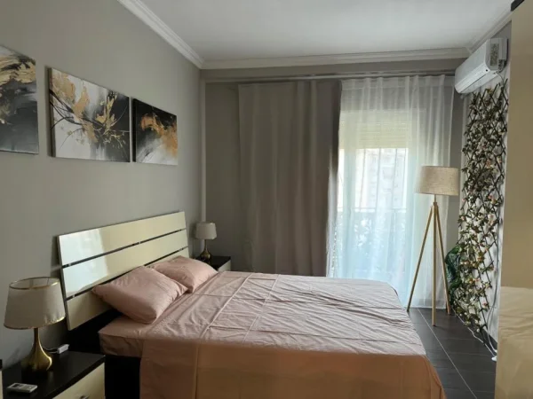 Tirane, jepet me qera apartament 2+1+Aneks+Ballkon , 90 m² 1.000 €