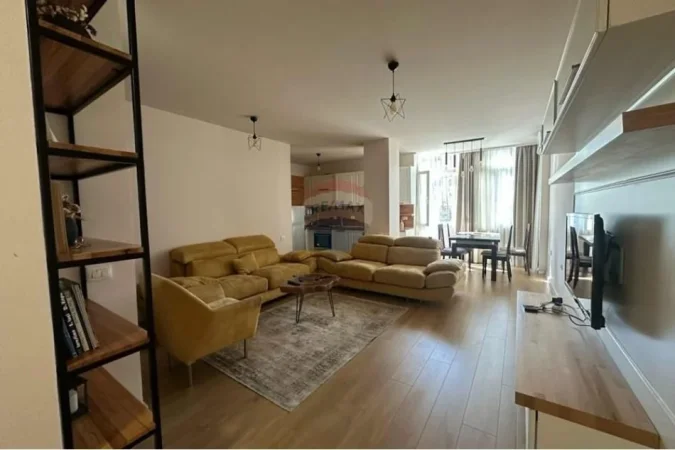 Tirane, shitet apartament 2+1+2+Ballkon , 120 m² 270.000 € (Ministria e Drejtësisë, Bulevardi Zogu I)