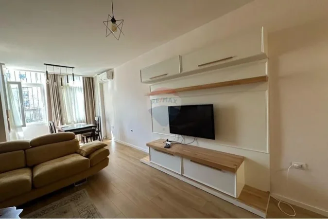 Tirane, shitet apartament 2+1+2+Ballkon , 120 m² 270.000 € (Ministria e Drejtësisë, Bulevardi Zogu I)