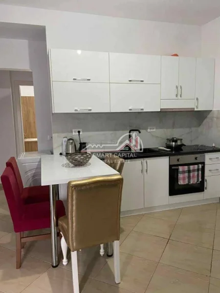 Vlore, jepet me qera shtepi 2+1+Ballkon Kati 2, 98 m² 250 €