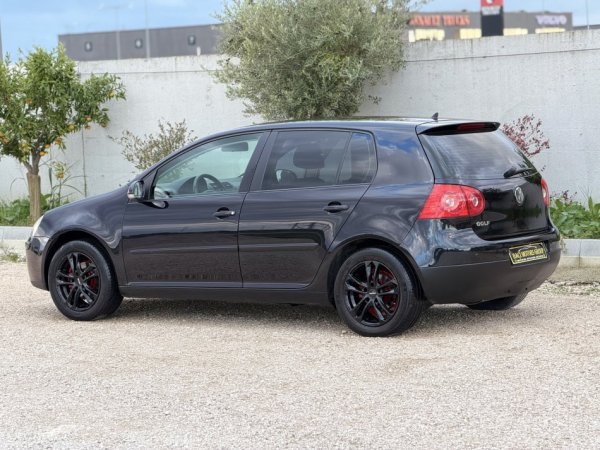 Durres, shitet VOLKSWAGEN GOLF V Benzin+Gaz, e zeze manuale Klima