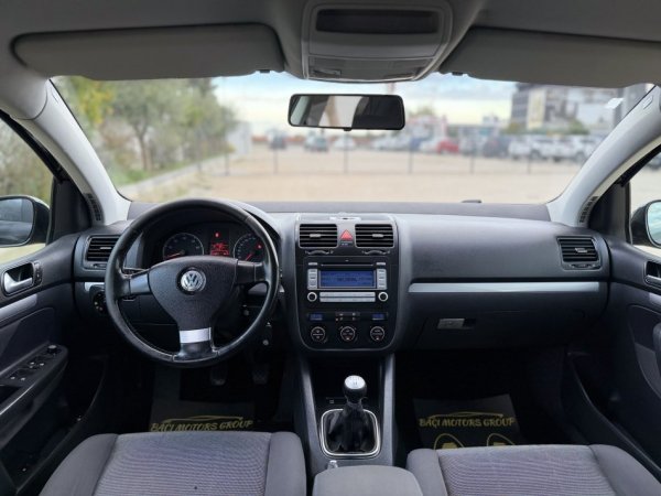 Durres, shitet VOLKSWAGEN GOLF V Benzin+Gaz, e zeze manuale Klima