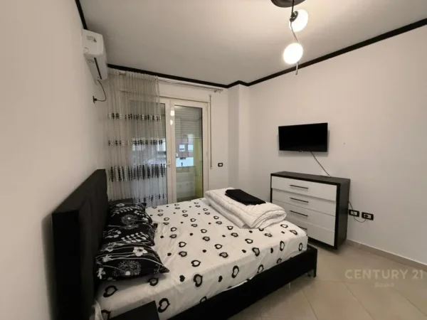 Tirane, jepet me qera apartament 2+1 Kati 4, 111 m² 800 € (Liqeni thate)