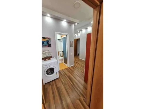 Tirane, jepet me qera apartament 2+1 Kati 5, 68 m² 185.001 € (Myslym Shyri)