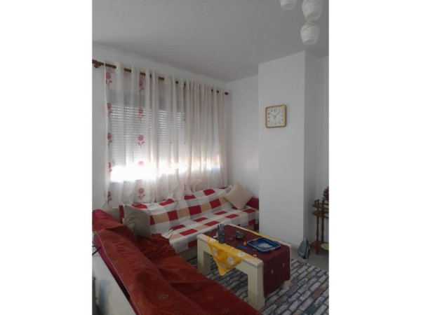 Tirane, jepet me qera apartament 1+1 Kati 2, 70 m² 450 € (Fresku)