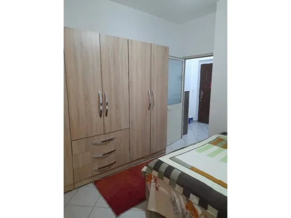 Tirane, jepet me qera apartament 1+1 Kati 2, 70 m² 450 € (Fresku)