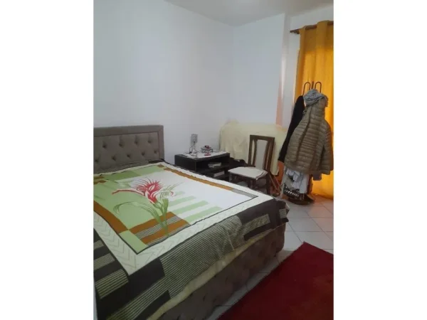Tirane, jepet me qera apartament 1+1 Kati 2, 70 m² 450 € (Fresku)