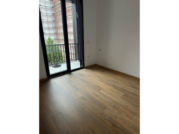 Tirane, jepet me qera ambjent biznesi Kati 2, 56 m² 550 € (Rruga Bardhyl)