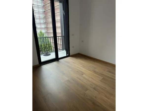 Tirane, jepet me qera ambjent biznesi Kati 2, 56 m² 550 € (Rruga Bardhyl)